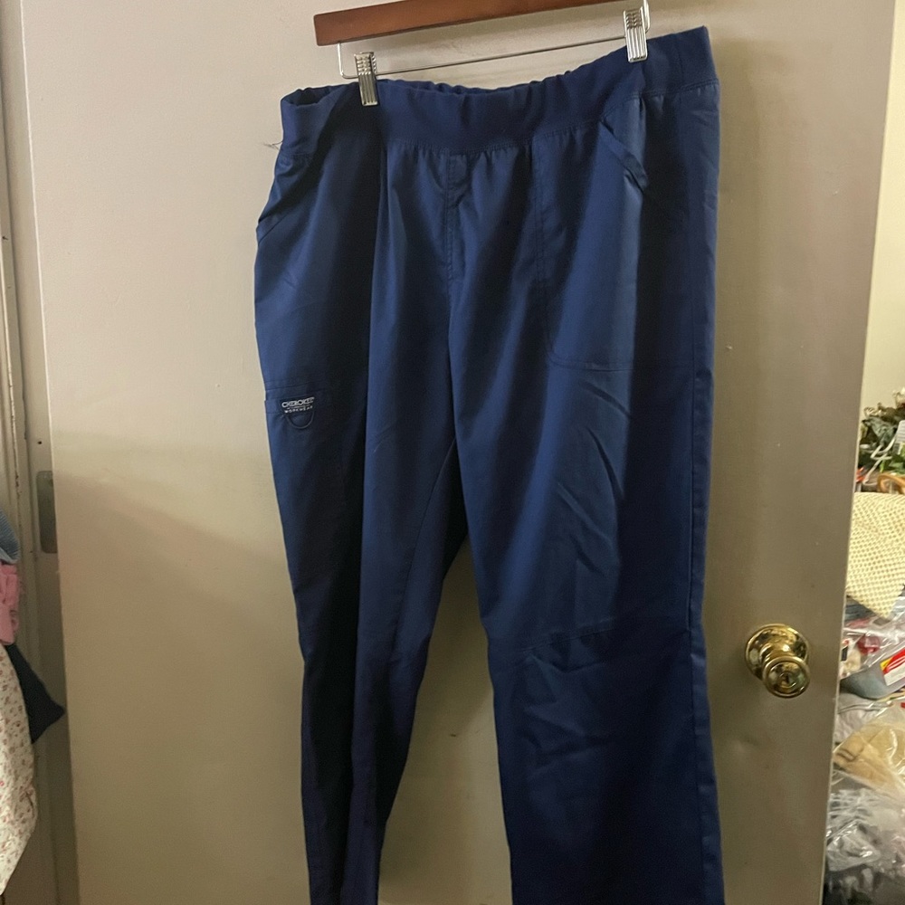 Cherokee Scrubs Top And Bottom- Matching Set - image 3